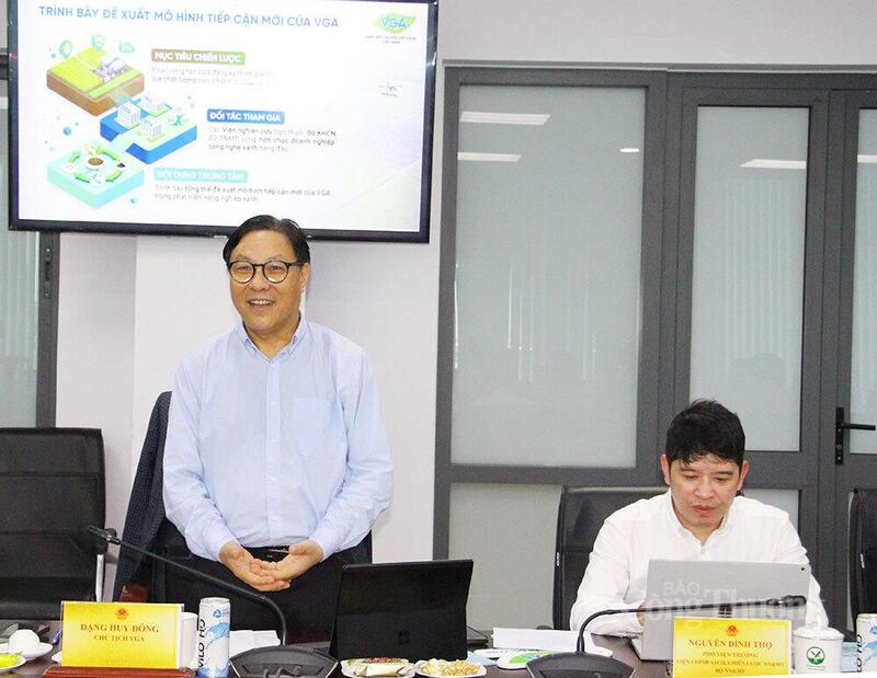 Ông Đặng Huy Đông, Chủ tịch Hiệp hội Chuyển đổi xanh Việt Nam, phát biểu tại buổi làm việc.