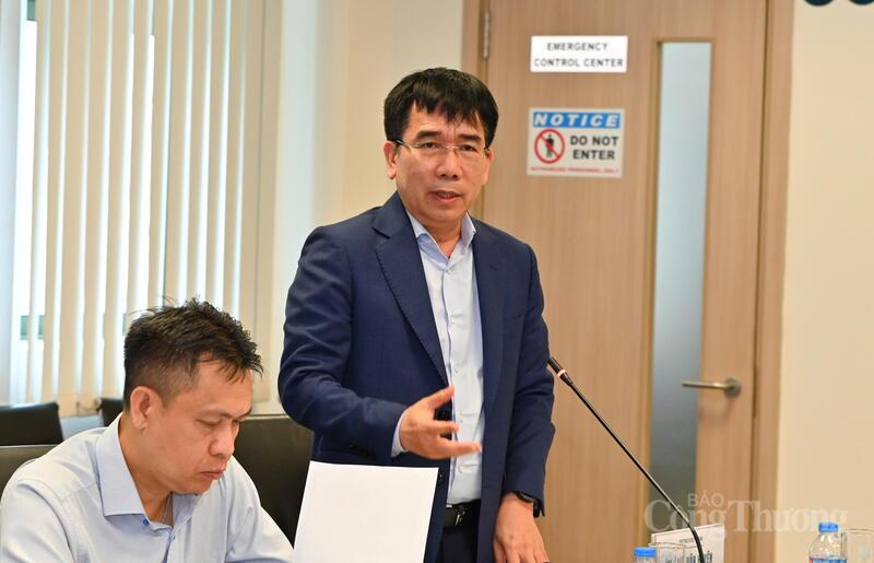 Ông Lê Xuân Huyên báo cáo tình hình xử lý nguồn cung dầu thô cho NSRP trong thời gian tới. Ảnh: Ngô Nhung