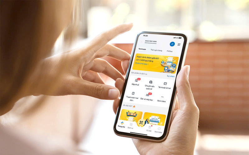 Nhiều người dân lựa chọn tối ưu chi phí vé máy bay trong dịp Tết Nguyên đán thông qua ưu đãi từ ngân hàng. Ảnh minh họa.