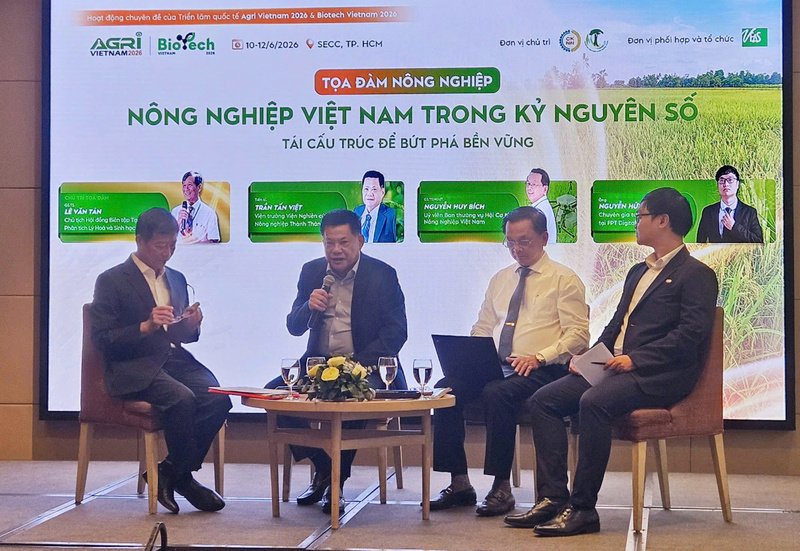 Các chuyên gia đầu ngành nông nghiệp trao đổi tại tọa đàm. Ảnh: Minh Khuê.