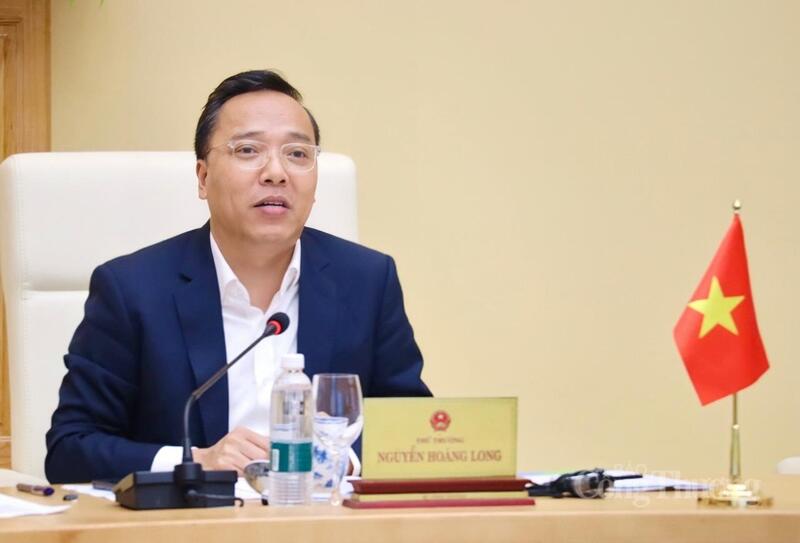 Thứ trưởng Nguyễn Hoàng Long chủ trì cuộc họp với các đối tác quốc tế về triển khai JETP. Ảnh: Phương Trang