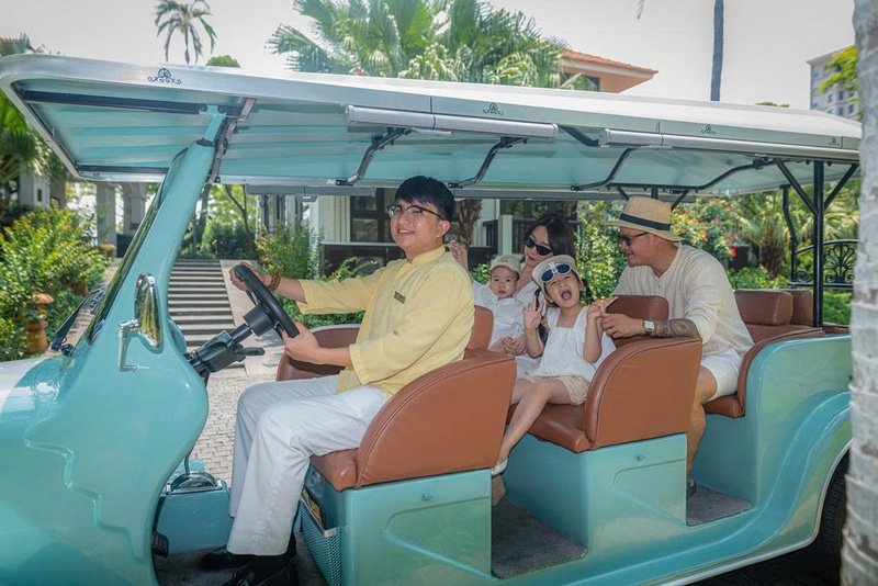 Phương tiện vận chuyển nội khu của nhiều khu, điểm du lịch là xe điện để giảm khí thải, giảm nhiên liệu hóa thạch. Ảnh: Bình An