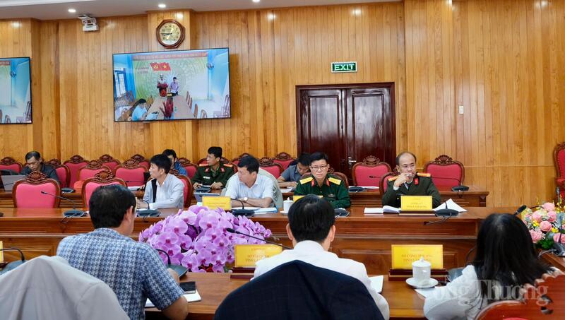 Đại diện các sở, ngành dự buổi làm việc. Ảnh: Minh An