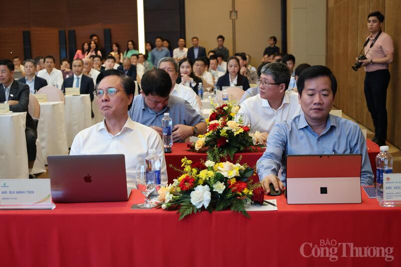 Các đại biểu tham dự hội thảo.