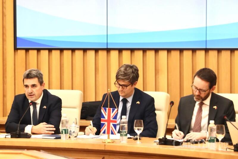 Các bên trao đổi về tiến độ triển khai Quan hệ đối tác chuyển dịch năng lượng công bằng (JETP). Ảnh: Phương Trang