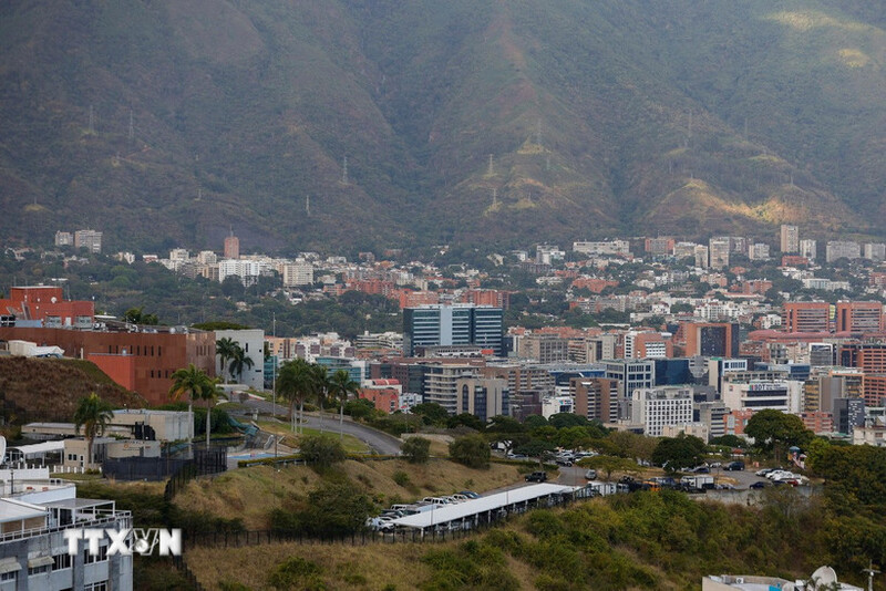 Tòa nhà Đại sứ quán Mỹ (trái) ở Caracas, Venezuela. Ảnh: TTXVN