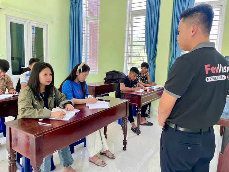 Từ ngôn ngữ cho đến văn hóa của Nhật, Hàn sẽ được các giảng viên truyền đạt cho các học viên. Ảnh: Nguyễn Dương