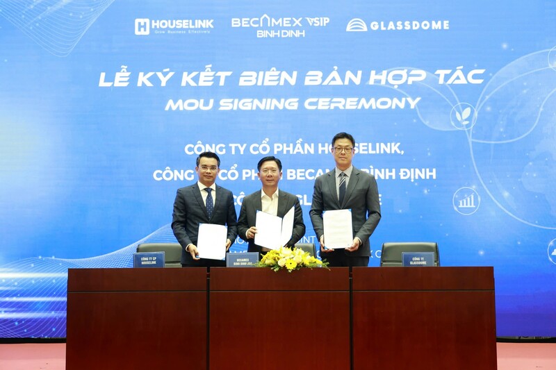 Công ty Cổ phần Houselink, Công ty cổ phần Becamex Bình Định và Công ty Glassdome ký kết Biên bản ghi nhớ. (Ảnh: Becamex)