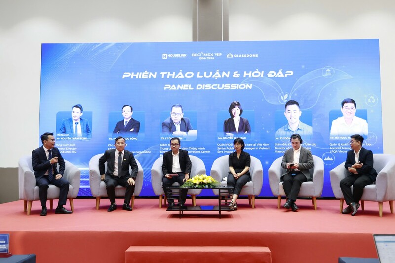 Các đại biểu chủ trì phiên thảo luận và hỏi đáp. (Ảnh: Becamex)