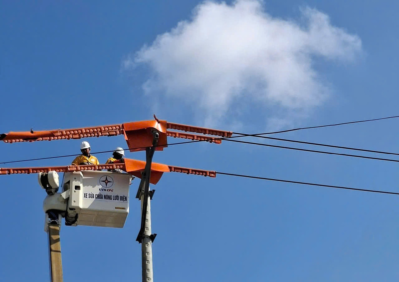 Đẩy mạnh công tác thi công, đảm bảo tiến độ các dự án điện trên địa bàn. Ảnh: Nguyễn Tuấn