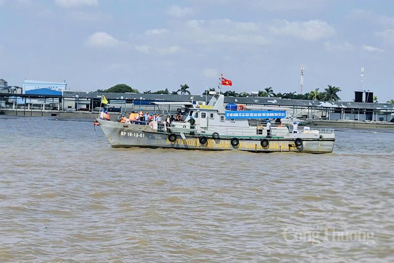 Lễ phát động diễn ra với quy mô lớn, thu hút sự tham gia của đông đảo đại biểu, người dân.