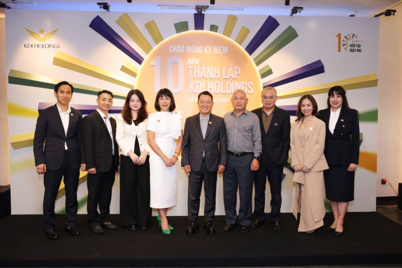 Đội ngũ Ban lãnh đạo KDI Holdings cùng khoảnh khắc kết nối niềm tin cho một thập kỷ vươn tầm kỳ tích.