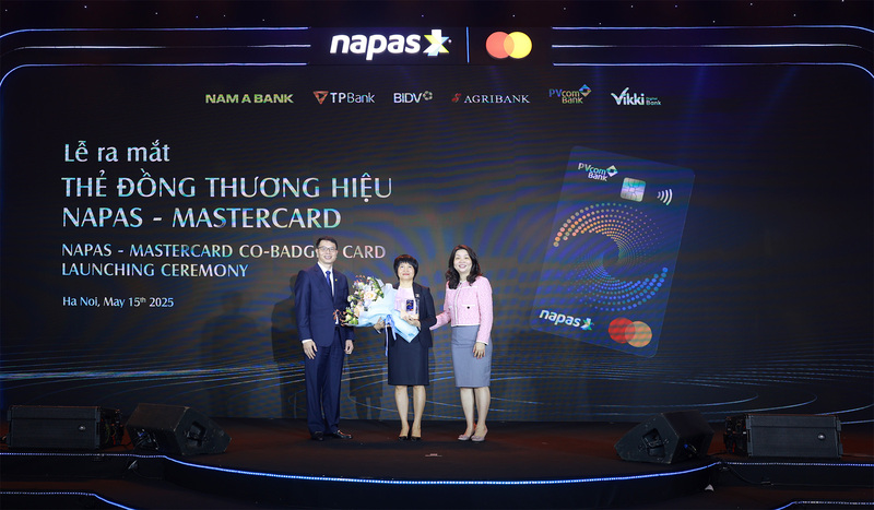 PVcomBank là một trong những ngân hàng đầu tiên ra mắt dòng thẻ đồng thương hiệu NAPAS và Mastercard.