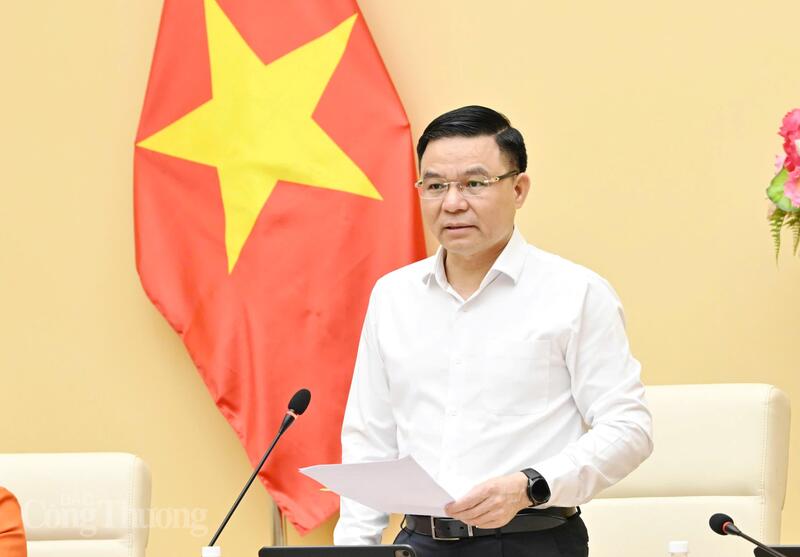 Quyền Bộ trưởng Bộ Công Thương Lê Mạnh Hùng chủ trì Hội nghị. Ảnh: Cấn Dũng