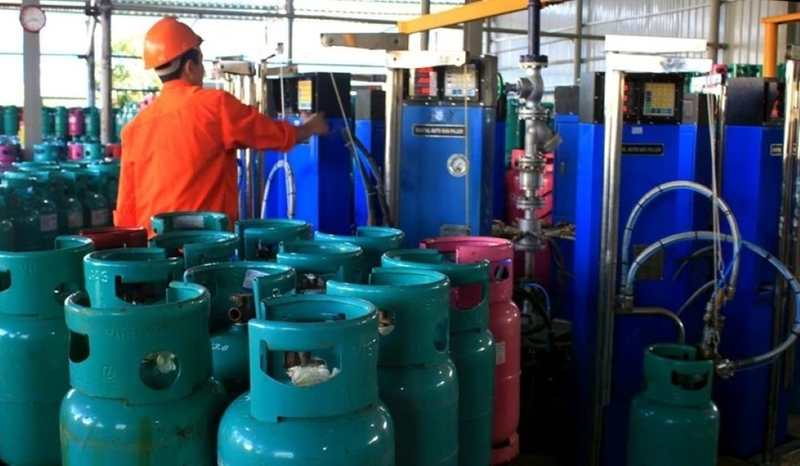 Giá gas bán lẻ tại khu vực miền Nam và TP.Hồ Chí Minh tiếp tục được điều chỉnh. Ảnh: TTXVN