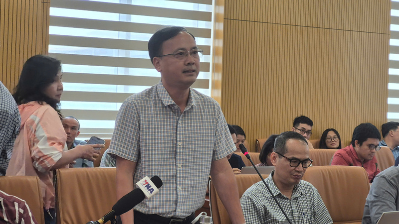 Ông Phan Quang Minh, Phó Cục trưởng Cục Chăn nuôi - Thú y thông tin tại buổi họp báo. Ảnh: Nguyễn Hạnh