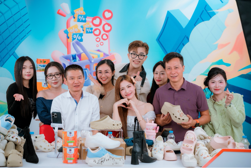 Ban lãnh đạo Nesty trực tiếp đồng hành trong mỗi buổi livestream, dẫn dắt và lan tỏa tinh thần bán hàng thực chiến