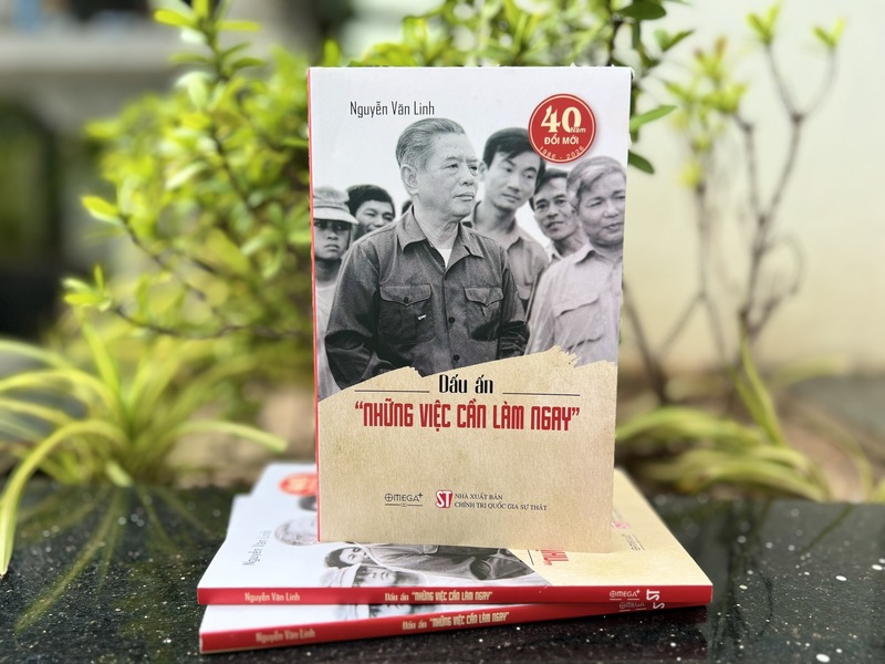 Sách Dấu ấn ‘Những việc cần làm ngay”. Ảnh: Nhà xuất bản Chính trị quốc gia Sự thật.