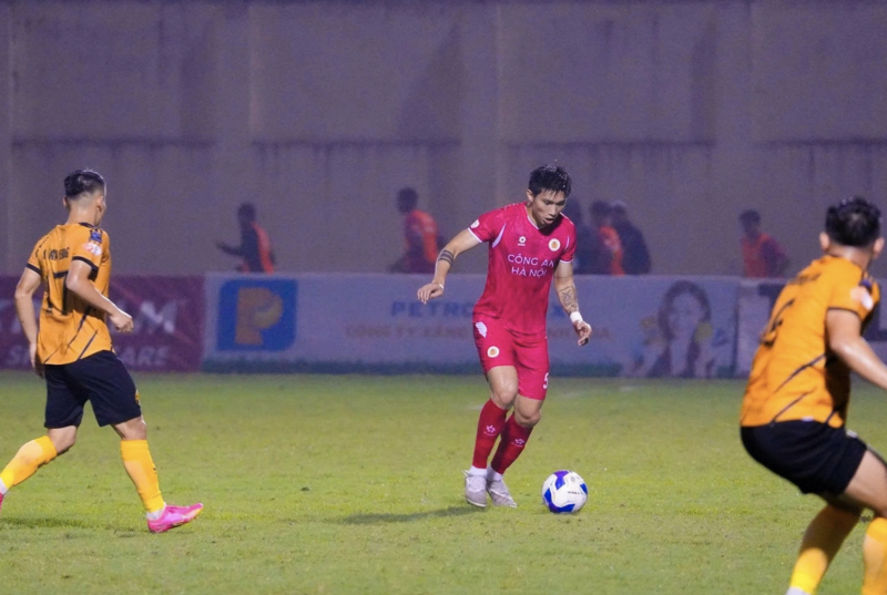 Bàn thắng của Đoàn Văn Hậu vào lưới Đông Á Thanh Hóa được bình chọn là bàn thắng đẹp nhất tháng 3. Ảnh: CAHN