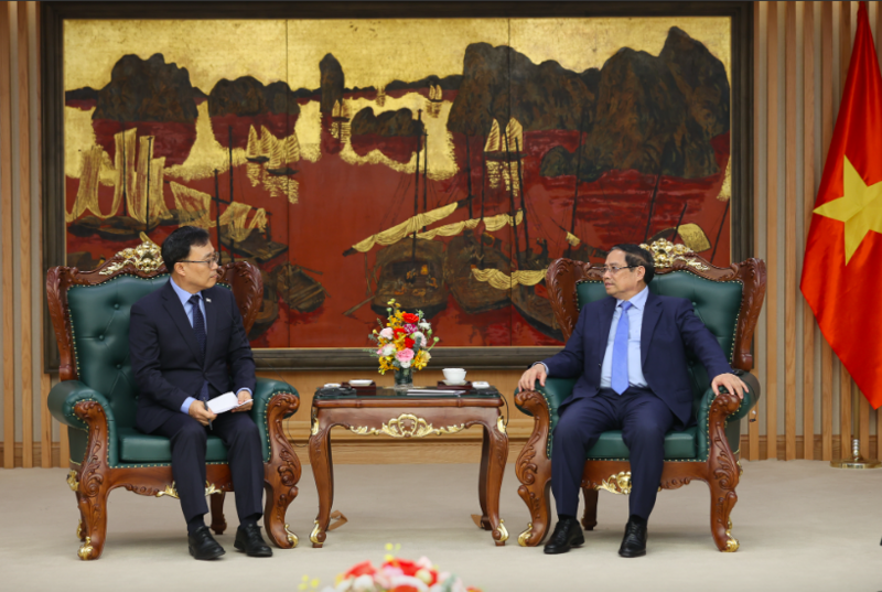 Thủ tướng Phạm Minh Chính đề nghị hai bên tăng cường hợp tác, bảo đảm an ninh năng lượng. Ảnh: VGP/Nhật Bắc