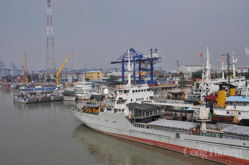 Xuất nhập khẩu là điểm sáng nền kinh tế (Ảnh: Cấn Dũng)