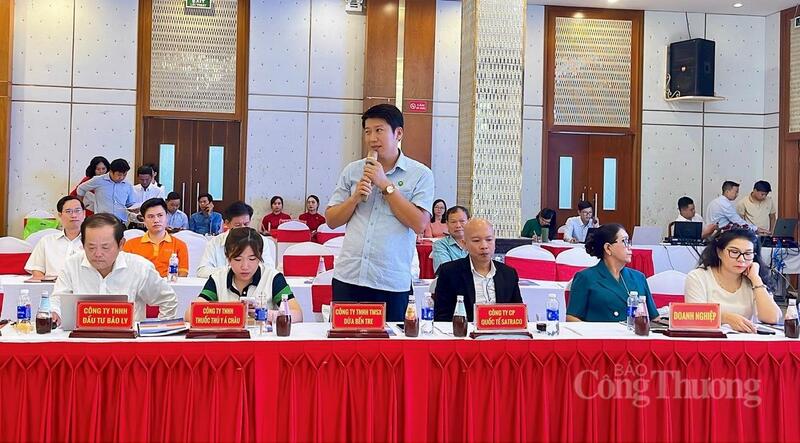 Đại diện doanh nghiệp thảo luận tại hội nghị.