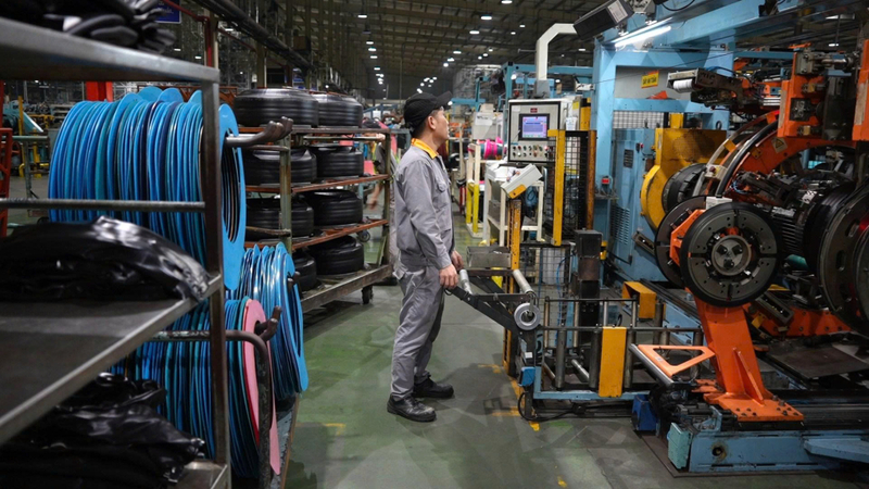 Hoạt động sản xuất tại các khu công nghiệp góp phần thúc đẩy tăng trưởng và xuất khẩu của tỉnh. Ảnh: Quế Quyên