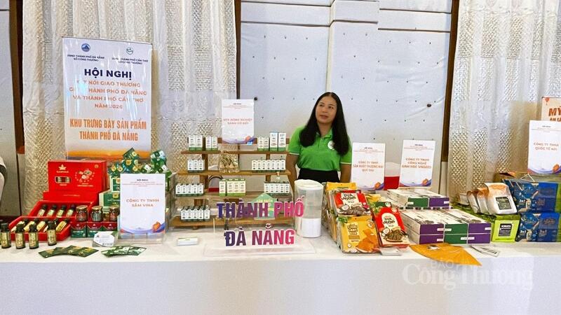Sản phẩm OCOP TP. Đà Nẵng được trưng bày tại hội nghị.