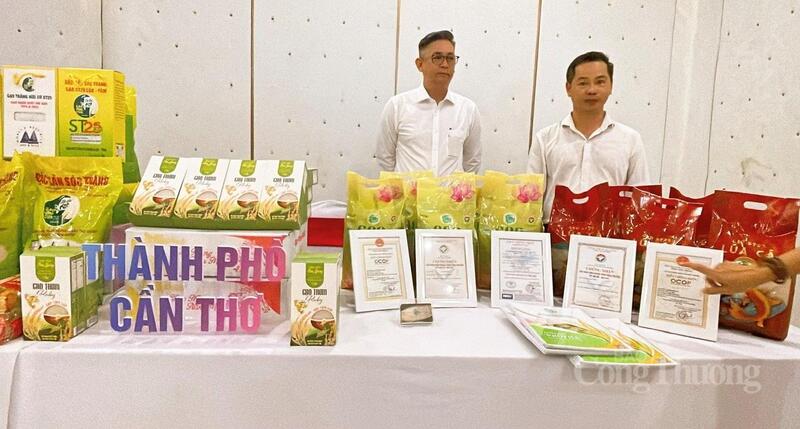 Các sản phẩm OCOP đạt chuẩn từ 3 đến 4 của thành phố Cần Thơ được trưng bày.