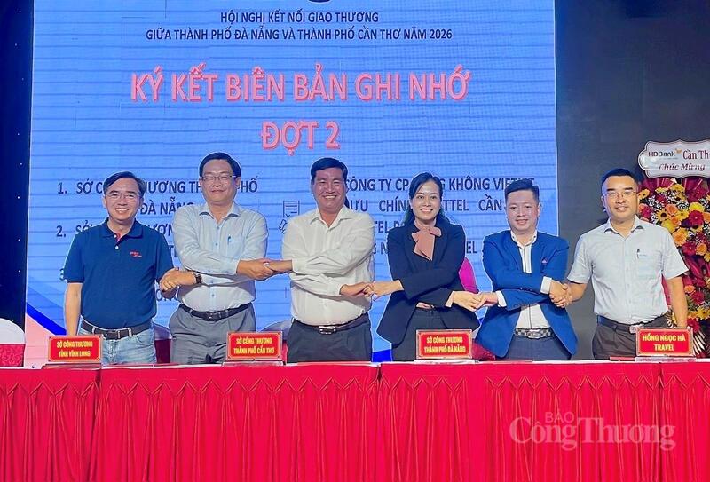 Lễ ký kết hợp tác giữa các Sở Công Thương với đối tác.