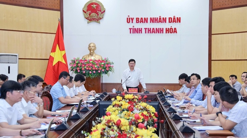 Ông Mai Xuân Liêm, Phó Chủ tịch Thường trực UBND tỉnh Thanh Hóa chủ trì buổi làm việc với các sở, ngành, địa phương và các đơn vị ngành điện nhằm rà soát tiến độ, tập trung tháo gỡ khó khăn, vướng mắc đối với các dự án lưới điện 110kV. Ảnh: Hùng Mạnh