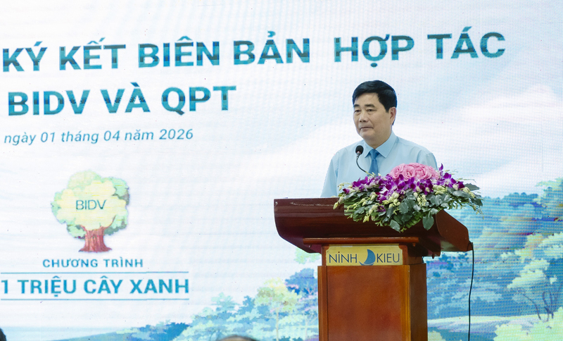 Ông Cao Đức Phát - Chủ tịch Quỹ Cộng đồng phòng tránh thiên tai - phát biểu tại lễ ký kết