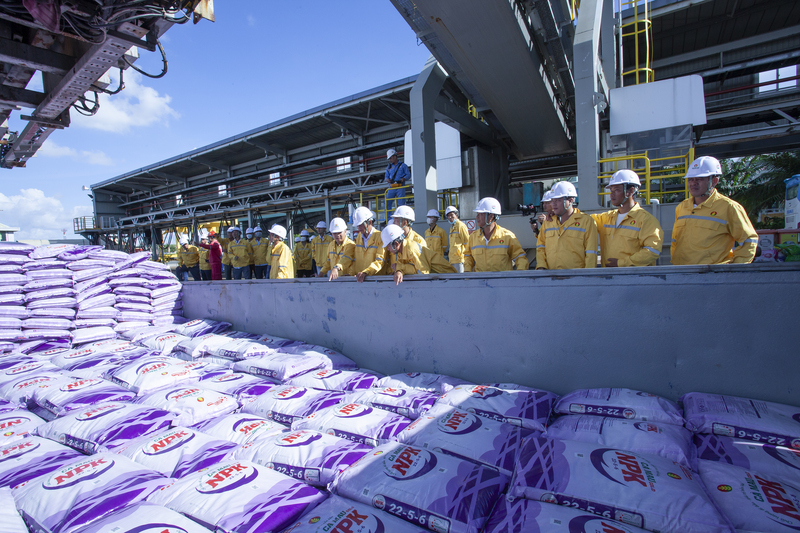 Bộ sản phẩm Phân bón Cà Mau đáp ứng các tiêu chuẩn khắt khe theo yêu cầu quốc tế. Ảnh PVCFC