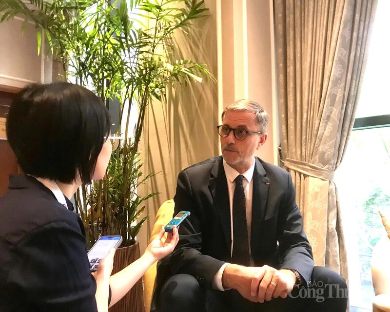 Đại sứ Pháp tại Việt Nam - ông Olivier Brochet chia sẻ với báo chí tại chương trình giao thương thường niên “Tastin’France”. Ảnh: Bảo Thoa