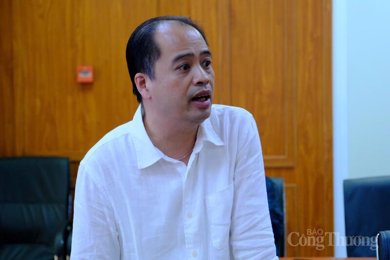 Đại diện tổ tư vấn phát biểu tại buổi làm việc. Ảnh: Lê Sơn