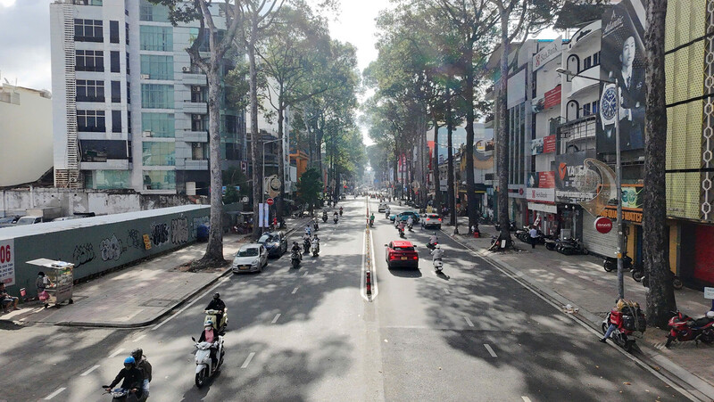 TP. Hồ Chí Minh đang bước vào thời điểm nắng nóng gay gắt.  Ảnh: Hữu Huy.