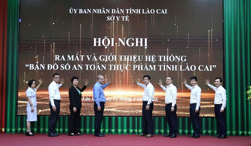 Ra mắt hệ thống “Bản đồ số An toàn thực phẩm tỉnh Lào Cai”. Ảnh: LC