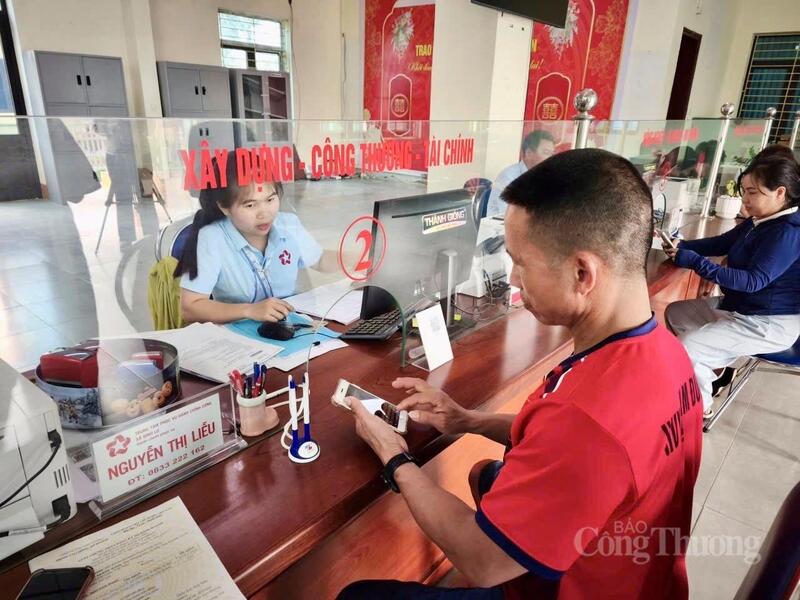 Cán bộ ở lĩnh vực Công Thương tại Trung tâm phục vụ hành chính công xã Bình Lư được tập huấn đầy đủ nên xử lý các hồ sơ khá thuận lợi, hiệu quả.