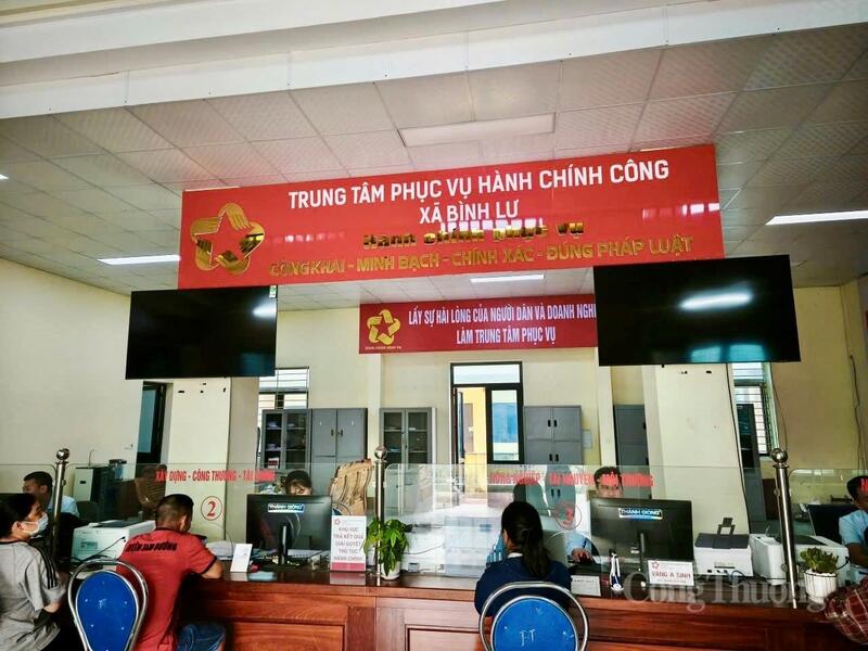 Không khí làm việc diễn ra khẩn trương, nghiêm túc tại Trung tâm Phục vụ hành chính công xã Bình Lư (tỉnh Lai Châu).