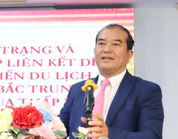 TS Trần Quốc Lâm – Phó Chủ tịch Hiệp hội doanh nghiệp đầu tư nước ngoài, Chủ tịch Hiệp hội Du lịch Hà Tĩnh, Chủ tịch HĐQT Công ty CP Song Ngư Sơn trao đổi tại buổi toạ đàm. Ảnh: Mai Liễu