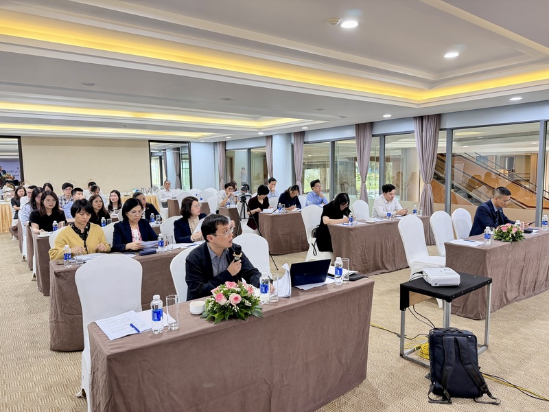 Các đại biểu tại hội nghị chia sẻ kinh nghiệm về giám sát dựa trên rủi ro của Nhật Bản.