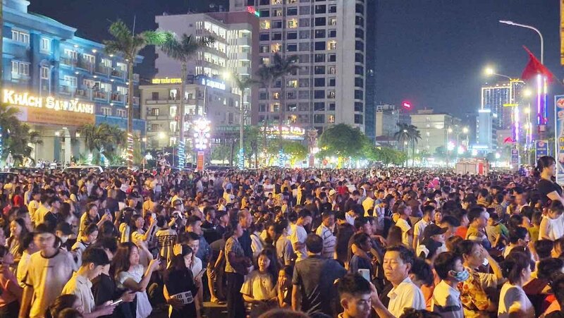 Năm 2026, Cửa Lò đặt mục tiêu đón 5,2 triệu lượt khách, trong đó khách lưu trú đạt 1,832 triệu lượt, doanh thu du lịch đạt 5.400 tỷ đồng. Ảnh: Mai Liễu