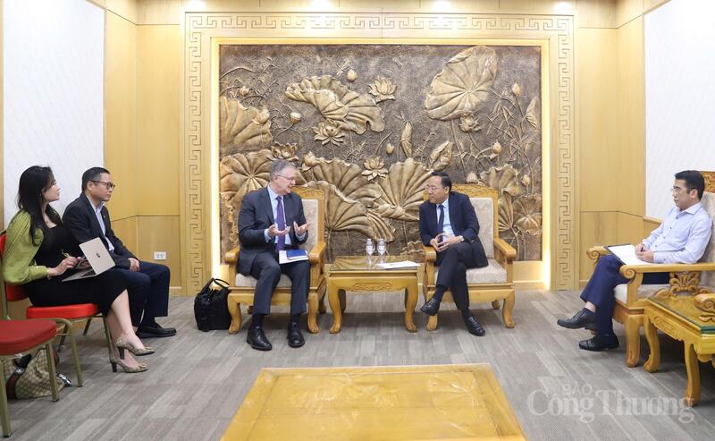 Thứ trưởng Nguyễn Hoàng Long cho biết, Chính phủ Việt Nam luôn tạo điều kiện thuận lợi và chào đón doanh nghiệp Hoa Kỳ đến tìm kiếm cơ hội hợp tác.