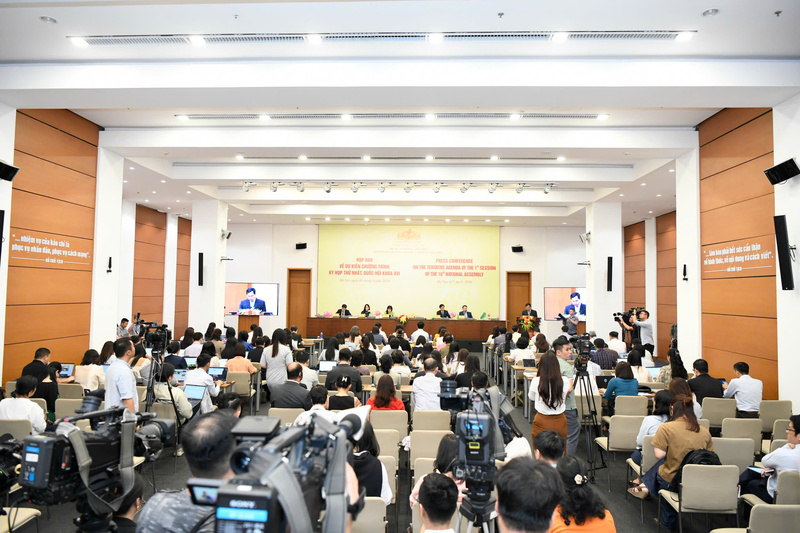 Quốc hội duy trì mô hình “kỳ họp không giấy”, trong đó các tài liệu, văn kiện được cung cấp cho đại biểu thông qua ứng dụng chuyên dụng.