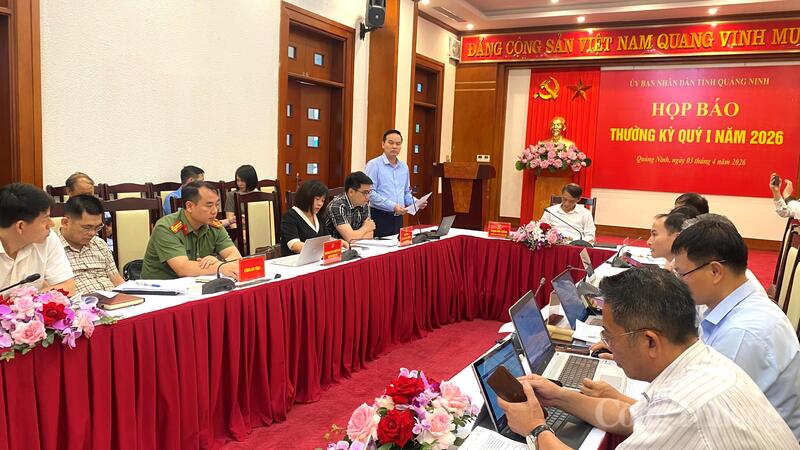 Ông Trương Mạnh Hùng, Trưởng Ban Quản lý Khu kinh tế tỉnh Quảng Ninh phát biểu tại cuộc họp.