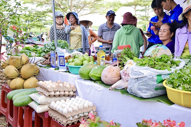 “Lễ hội năm nay diễn ra sau khi sáp nhập hai xã Hòa Phong và Hòa Phú thành xã Hòa Vang nên tổ chức lớn hơn mọi năm, người dân cũng đổ về đông hơn”, ông Nguyễn Hạnh - Trưởng thôn Túy Loan Đông 1 chia sẻ. Ảnh: Diễm Phúc