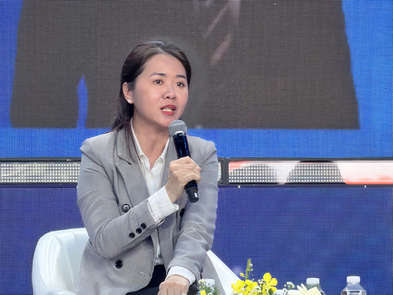 Bà Nguyễn Trần Tâm Hà nhấn mạnh tầm quan trọng của năng lượng sạch và bảo vệ môi trường trong các cơ sở lưu trú. Ảnh: Minh Anh