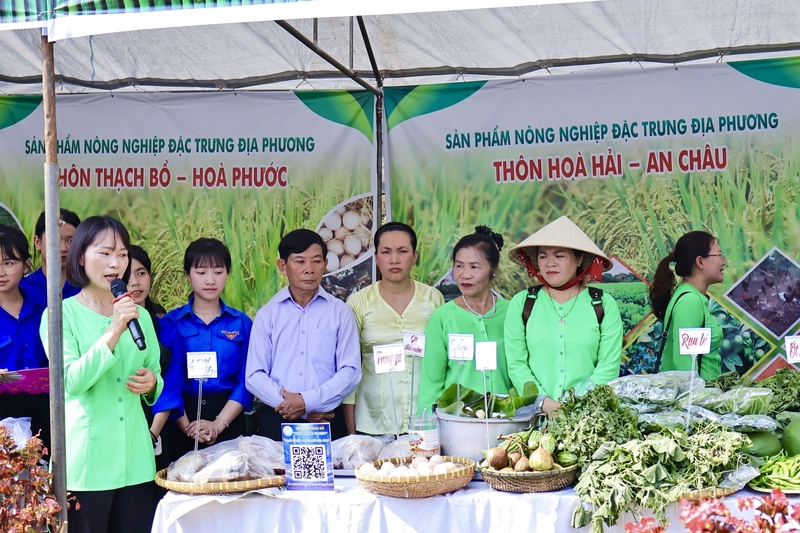 Sau phiên chợ, các hợp tác xã, tổ hợp tác và hộ nông dân có định hướng chuyển mạnh từ sản xuất nhỏ lẻ sang liên kết chuỗi, ứng dụng khoa học kỹ thuật và phát triển theo hướng kinh tế nông nghiệp sạch, bền vững. Ảnh: Diễm Phúc