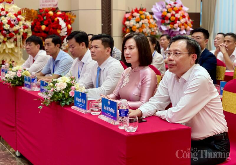 Các đại biểu tham dự Đại hội thành lập Hội Doanh nghiệp xã Hoằng Tiến. Ảnh: Ngô Nhung