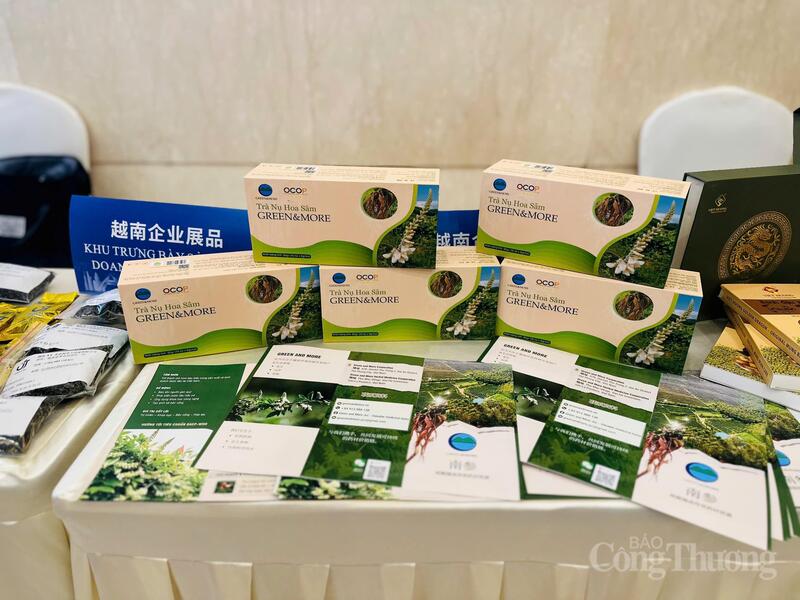 Nhiều sản phẩm của các doanh nghiệp Việt Nam cũng được trưng bày, quảng bá tại các chương trình giao thương, xúc tiến hai nước